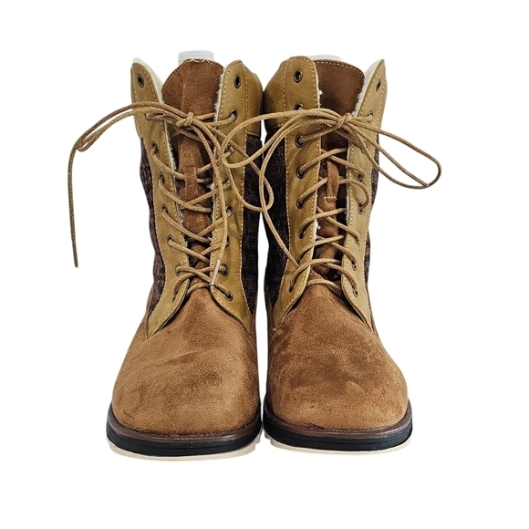 MukLuks Tan Christy Boots - Picture 3 of 9